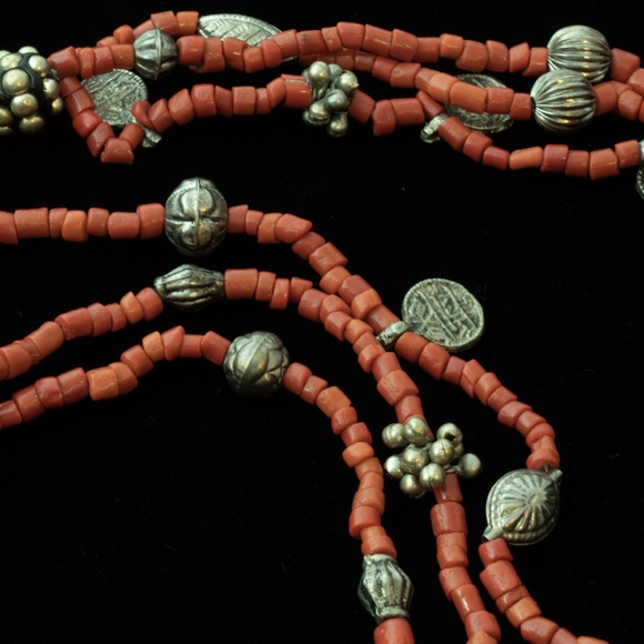 3 Strand coral bead 32 inch necklace - Picture 3 of 3